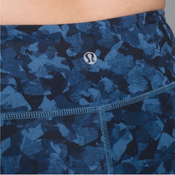 💕 LULULEMON Wunder Under Pant *Full-On Luon
Mystic Jungle Blue size 4 - Picture 4 of 4